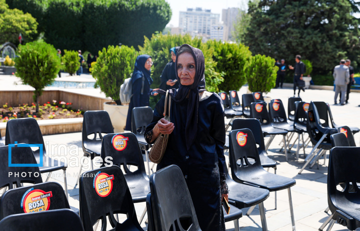 مراسم وداع با پیکر «بهروز رضوی»