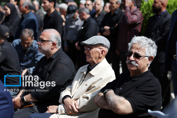 مراسم وداع با پیکر «بهروز رضوی»