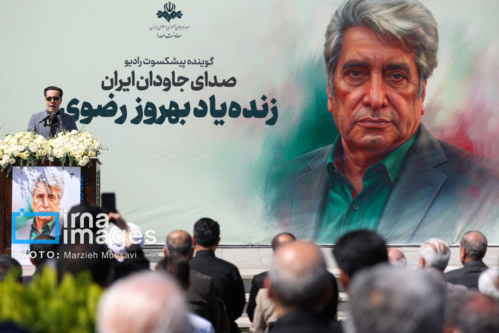مراسم وداع با پیکر «بهروز رضوی»