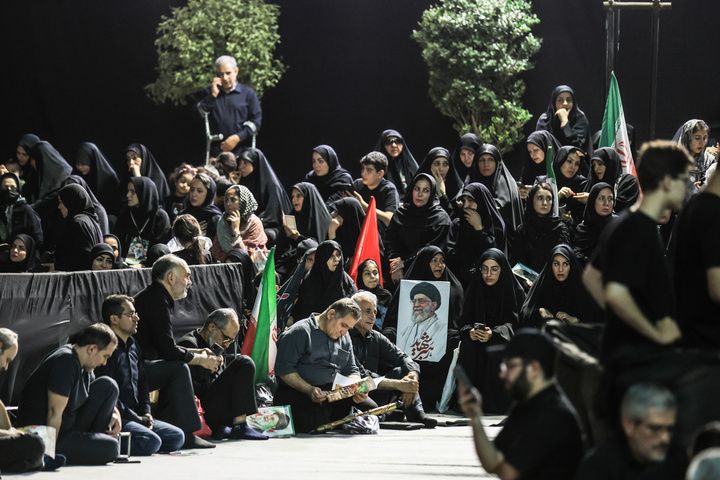 عزاداری شب سوم ماه محرم در میدان انقلاب تهران