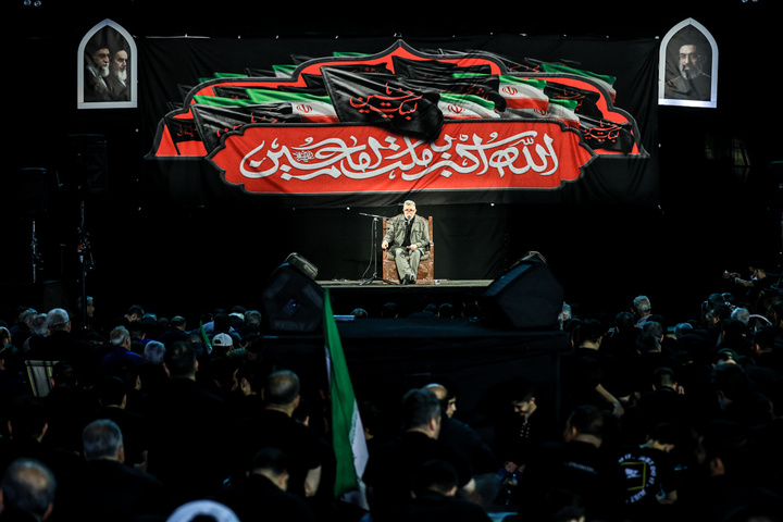عزاداری شب سوم ماه محرم در میدان انقلاب تهران