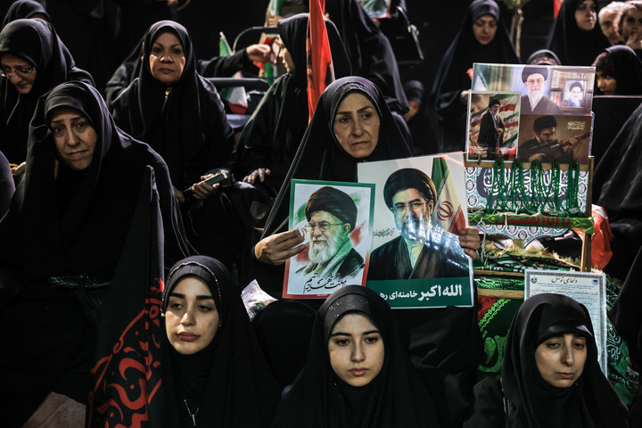 عزاداری شب سوم ماه محرم در میدان انقلاب تهران