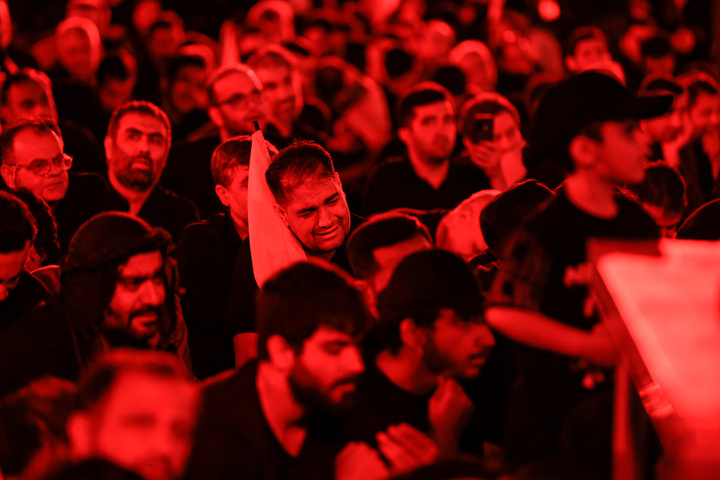 عزاداری شب سوم ماه محرم در میدان انقلاب تهران