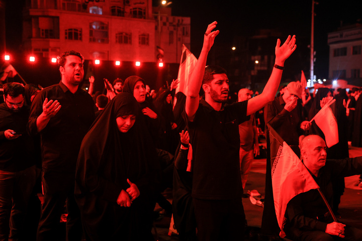 عزاداری شب سوم ماه محرم در میدان انقلاب تهران