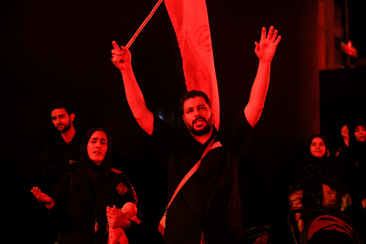 عزاداری شب سوم ماه محرم در میدان انقلاب تهران