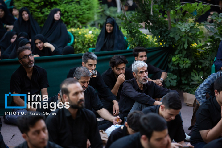 اقامه عزای حسین (علیه السلام) در خانه تاریخی شیخ الاسلام اصفهان
