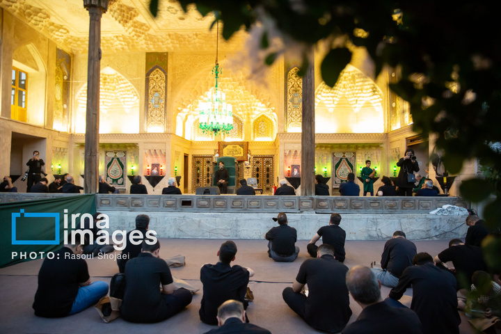 اقامه عزای حسین (علیه السلام) در خانه تاریخی شیخ الاسلام اصفهان