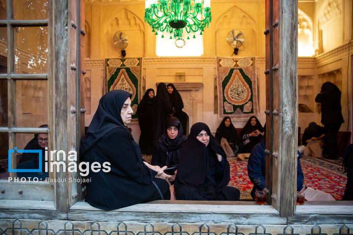 اقامه عزای حسین (علیه السلام) در خانه تاریخی شیخ الاسلام اصفهان