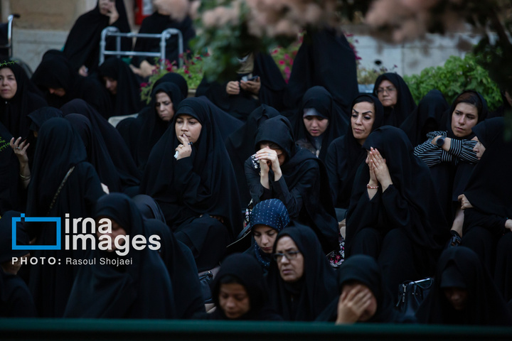 اقامه عزای حسین (علیه السلام) در خانه تاریخی شیخ الاسلام اصفهان