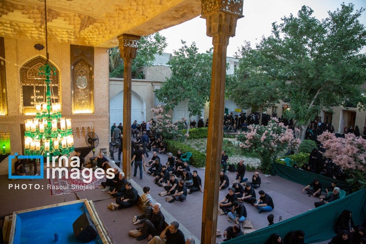 اقامه عزای حسین (علیه السلام) در خانه تاریخی شیخ الاسلام اصفهان