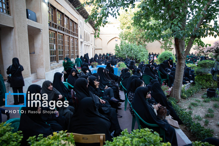 اقامه عزای حسین (علیه السلام) در خانه تاریخی شیخ الاسلام اصفهان