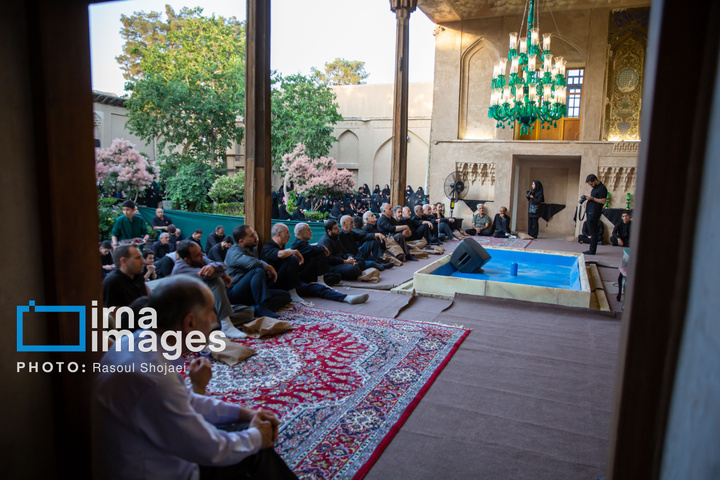 اقامه عزای حسین (علیه السلام) در خانه تاریخی شیخ الاسلام اصفهان