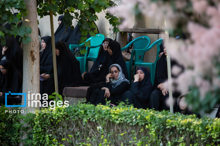 اقامه عزای حسین (علیه السلام) در خانه تاریخی شیخ الاسلام اصفهان