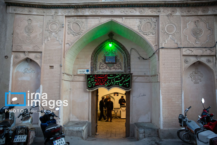 اقامه عزای حسین (علیه السلام) در خانه تاریخی شیخ الاسلام اصفهان