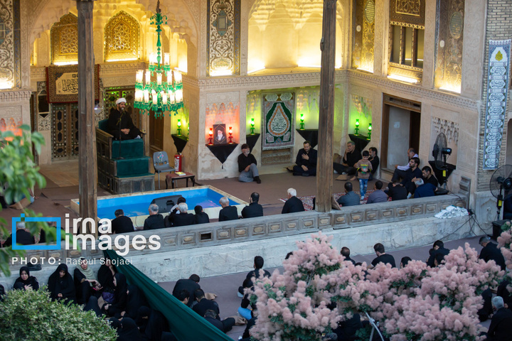 اقامه عزای حسین (علیه السلام) در خانه تاریخی شیخ الاسلام اصفهان