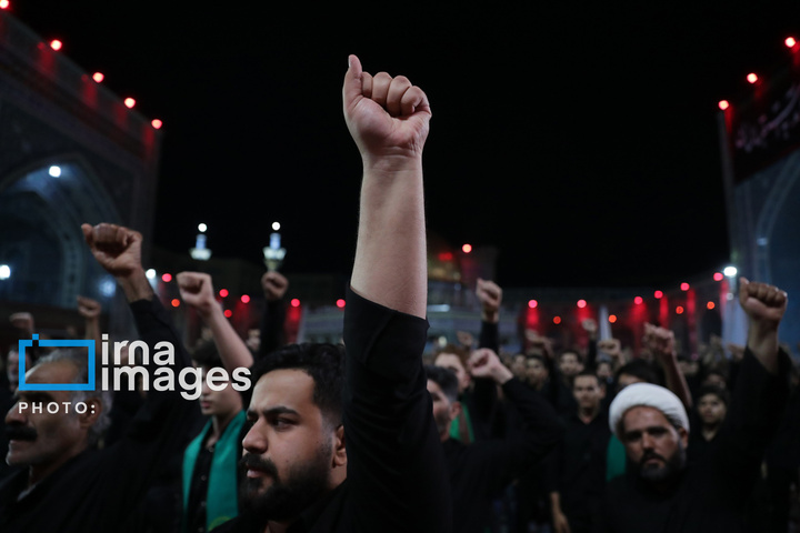 عزاداری هیات یزدی ها در صحن حرم رضوی
