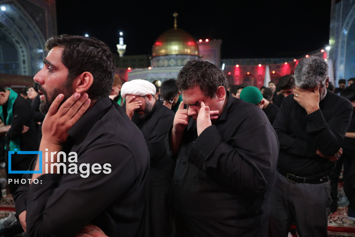 عزاداری هیات یزدی ها در صحن حرم رضوی