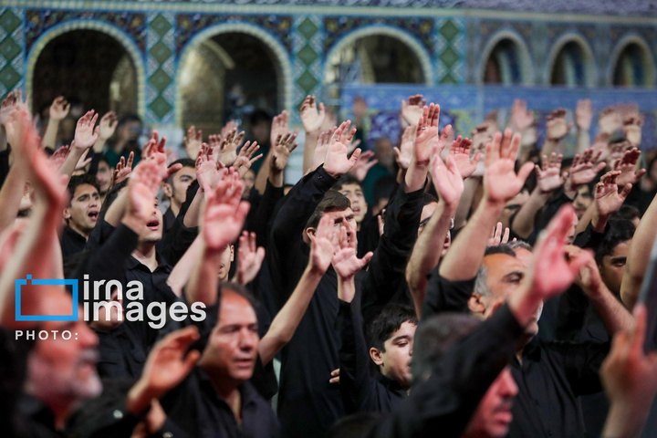 عزاداری هیات یزدی ها در صحن حرم رضوی