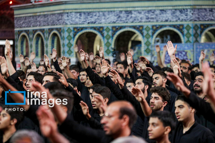عزاداری هیات یزدی ها در صحن حرم رضوی