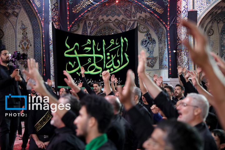 عزاداری هیات یزدی ها در صحن حرم رضوی