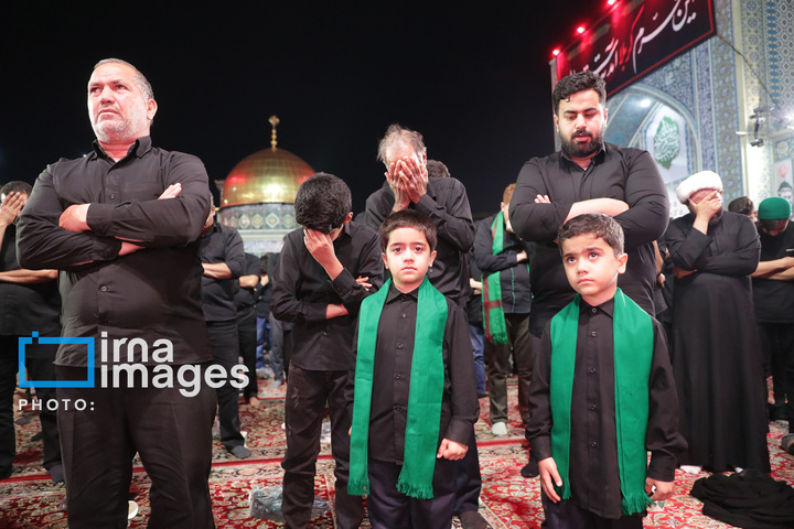 عزاداری هیات یزدی ها در صحن حرم رضوی