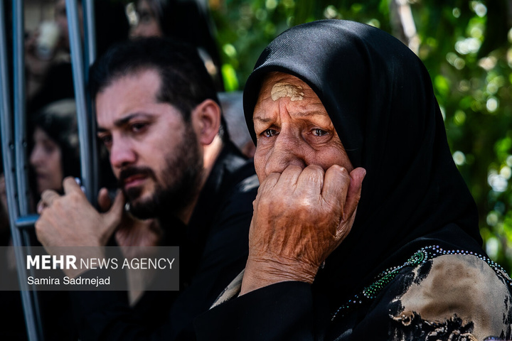 آیین «گِل مالی» لرستانی‌های مقیم تهران در روز عاشورا
