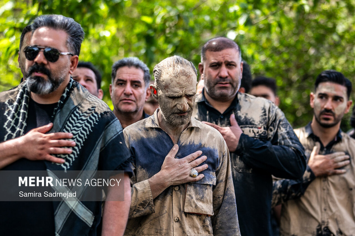 آیین «گِل مالی» لرستانی‌های مقیم تهران در روز عاشورا