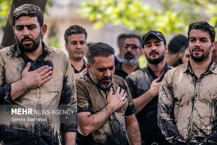 آیین «گِل مالی» لرستانی‌های مقیم تهران در روز عاشورا
