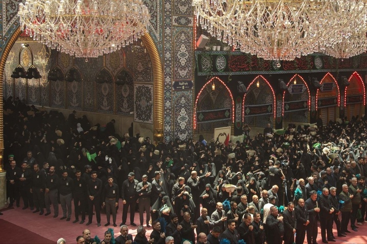 تصاویری از عزاداری سنتی زنان قبیله بنی اسد در حرم سیدالشهدا(علیه السلام) و حضرت اباالفضل (علیه السلام)