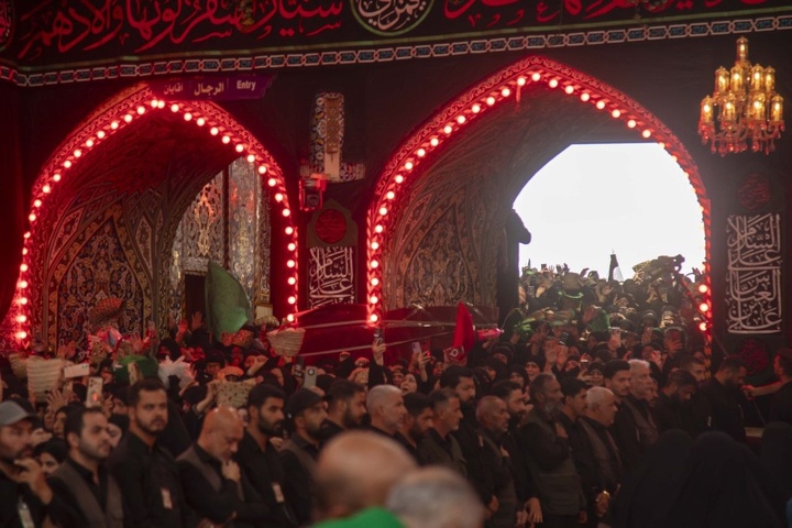 تصاویری از عزاداری سنتی زنان قبیله بنی اسد در حرم سیدالشهدا(علیه السلام) و حضرت اباالفضل (علیه السلام)