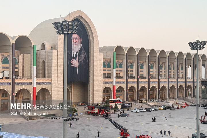 آماده سازی مصلی امام خمینی(ره) در آستانه مراسم وداع با رهبر شهید