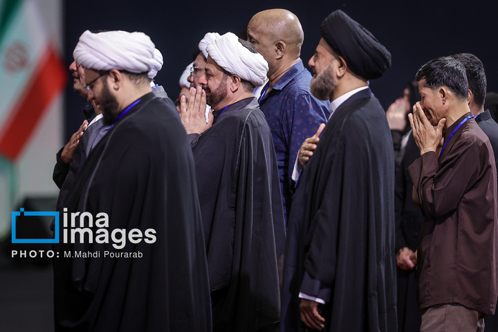 مراسم ادای احترام به پیکر رهبر شهید انقلاب