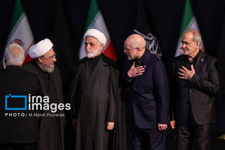 مراسم ادای احترام به پیکر رهبر شهید انقلاب با حضور سران سه قوه