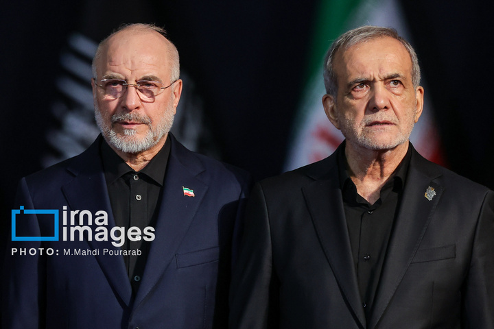 مراسم ادای احترام به پیکر رهبر شهید انقلاب با حضور سران سه قوه