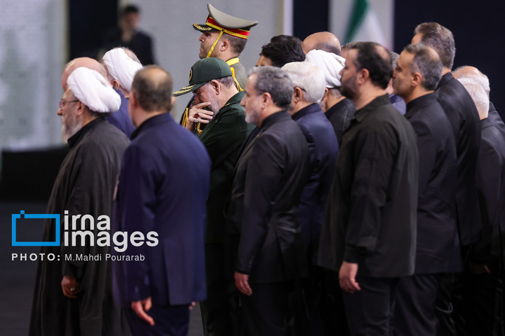 مراسم ادای احترام به پیکر رهبر شهید انقلاب با حضور سران سه قوه