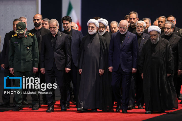 مراسم ادای احترام به پیکر رهبر شهید انقلاب با حضور سران سه قوه