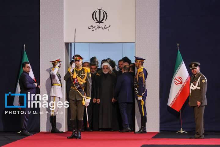 مراسم ادای احترام به پیکر رهبر شهید انقلاب با حضور سران سه قوه