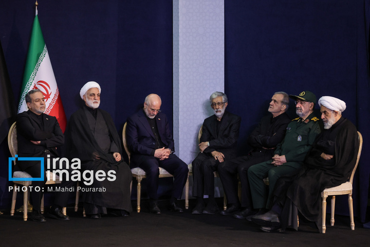 مراسم ادای احترام به پیکر رهبر شهید انقلاب با حضور سران سه قوه