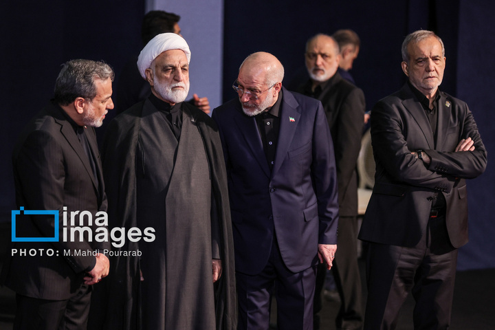 مراسم ادای احترام به پیکر رهبر شهید انقلاب با حضور سران سه قوه