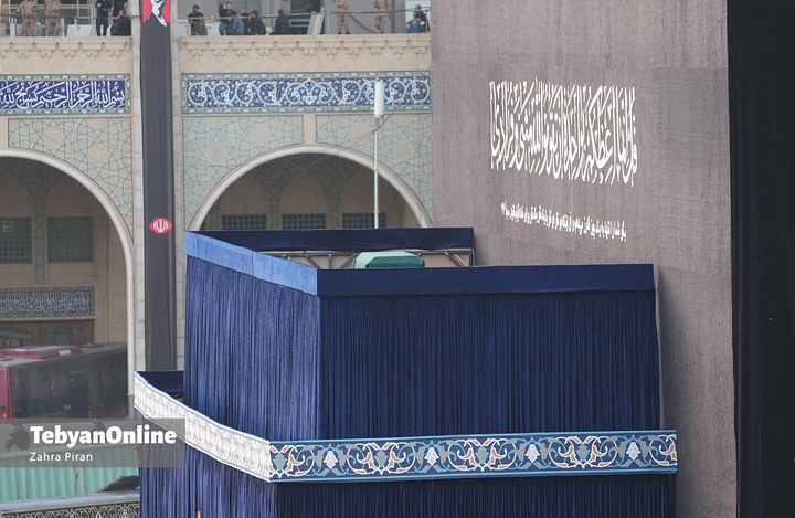 آماده‌سازی مصلی برای برگزاری مراسم وداع رهبر شهید