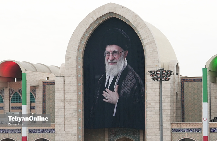 آماده‌سازی مصلی برای برگزاری مراسم وداع رهبر شهید