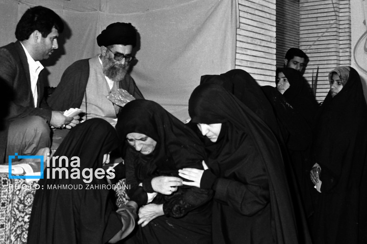 روایت تصویری رهبری آیت‌الله سید علی خامنه‌ای (۱۳۶۸ - ۱۳۷۲)