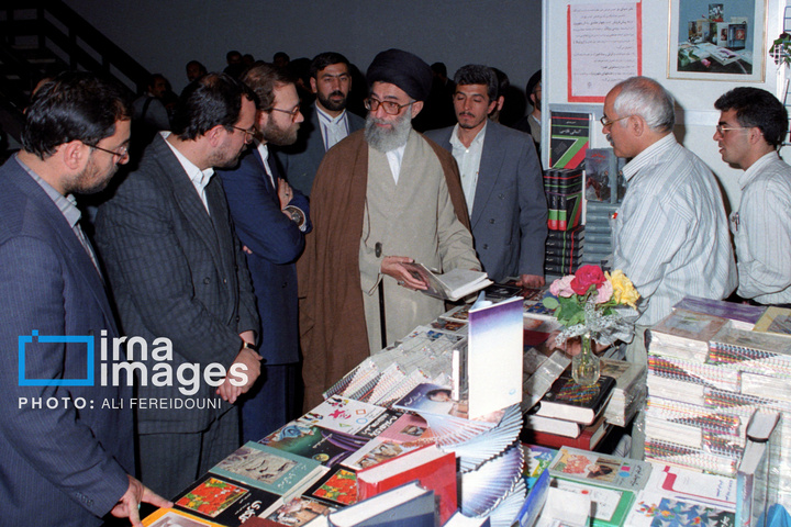 روایت تصویری رهبری آیت‌الله سید علی خامنه‌ای (۱۳۶۸ - ۱۳۷۲)