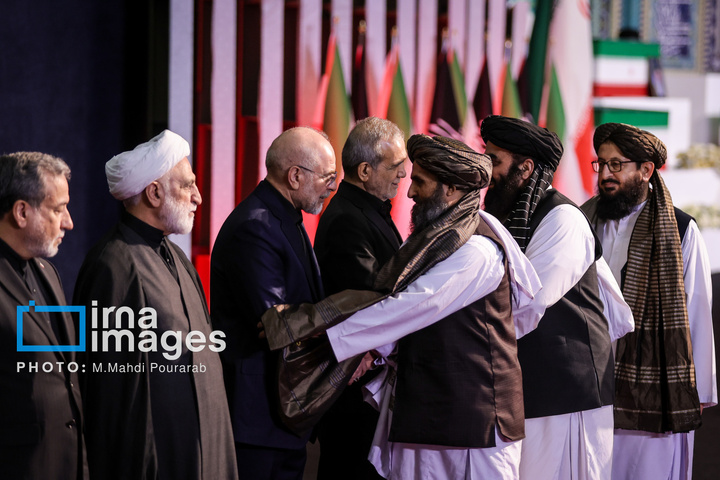مراسم ادای احترام به پیکر رهبر شهید انقلاب با حضور سران سه قوه
