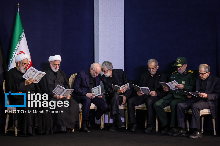 مراسم ادای احترام به پیکر رهبر شهید انقلاب با حضور سران سه قوه