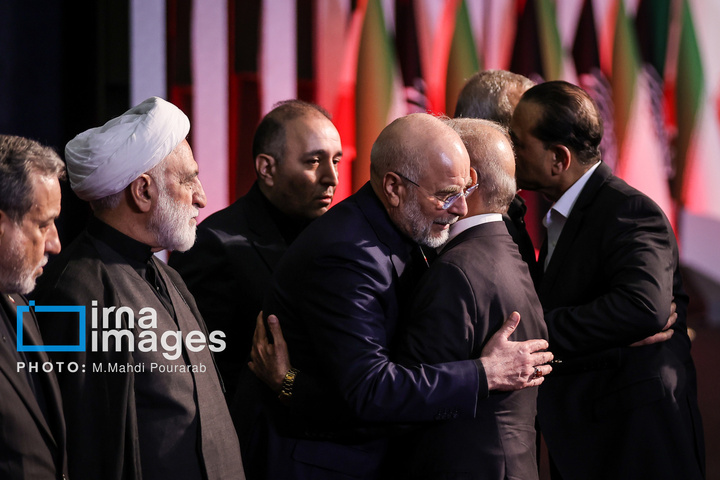 مراسم ادای احترام به پیکر رهبر شهید انقلاب با حضور سران سه قوه