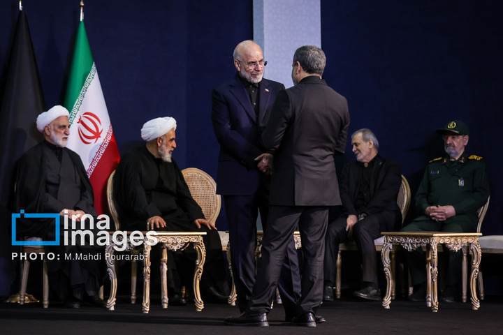 مراسم ادای احترام به پیکر رهبر شهید انقلاب با حضور سران سه قوه