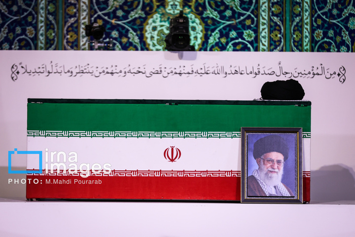 مراسم ادای احترام به پیکر رهبر شهید انقلاب با حضور سران سه قوه