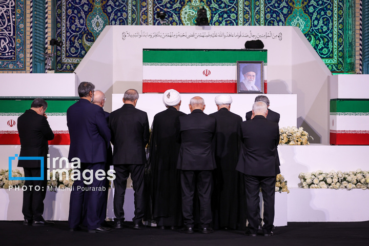 مراسم ادای احترام به پیکر رهبر شهید انقلاب با حضور سران سه قوه