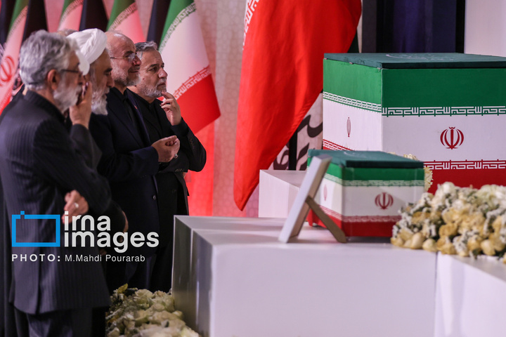 مراسم ادای احترام به پیکر رهبر شهید انقلاب با حضور سران سه قوه